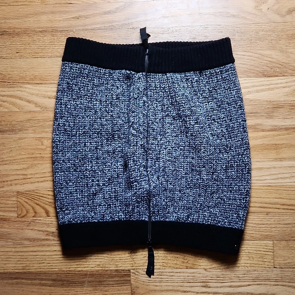 Lululemon Falling Freely 100% merino wool heathered black/white neck warmer
